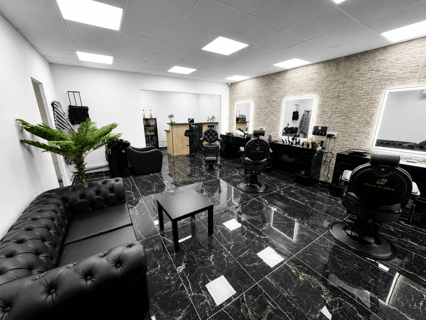 Détail intérieur de Palm Barber Saint-Marcel
